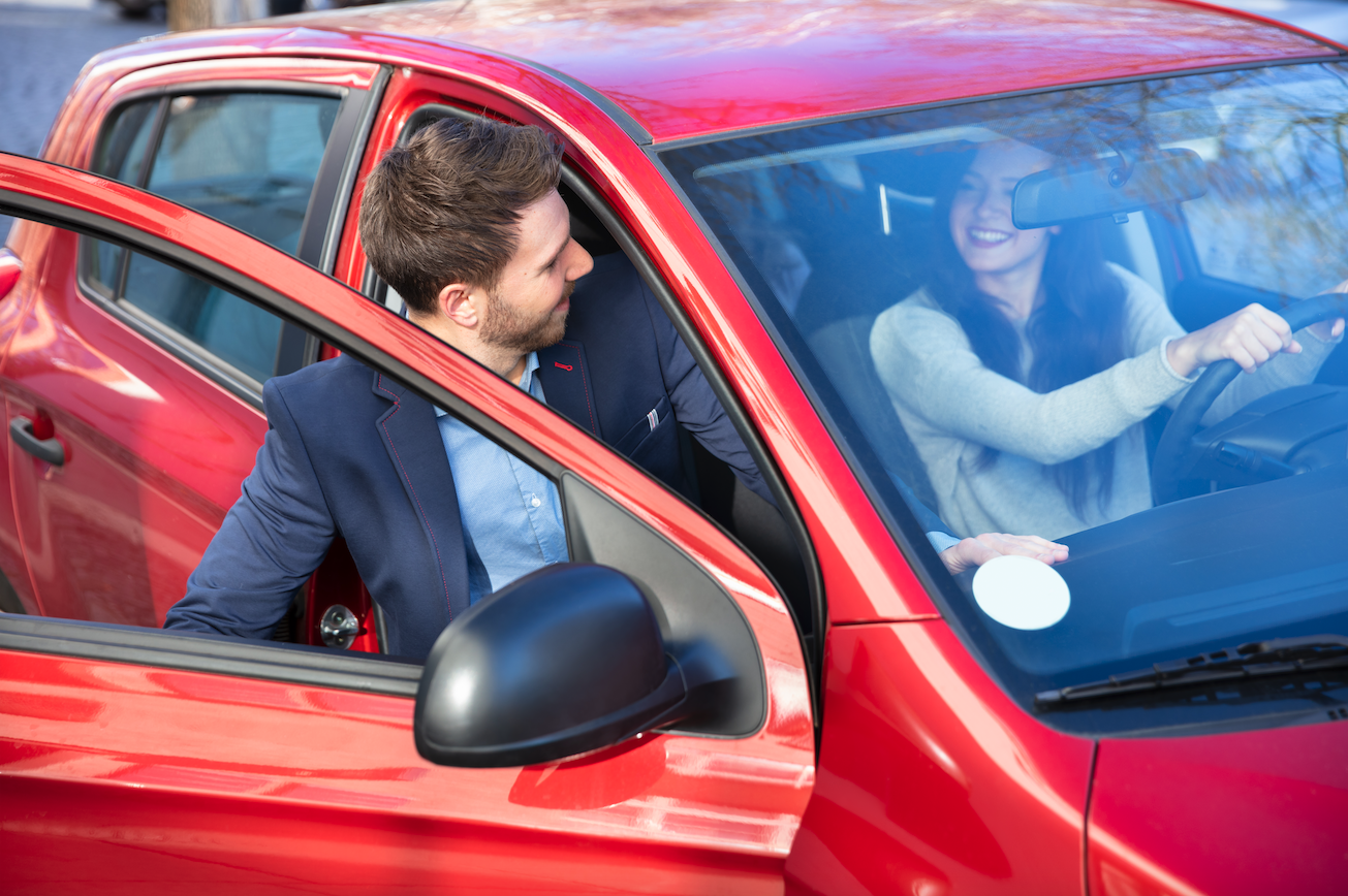 He got of the car. Открытая дверь машины. Человек с авто дверью. Мужчина в дверях машины. Открывает дверь машины.